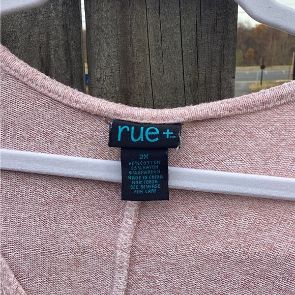 Rue + pink distressed sweater size 2X - Picture 4 of 6